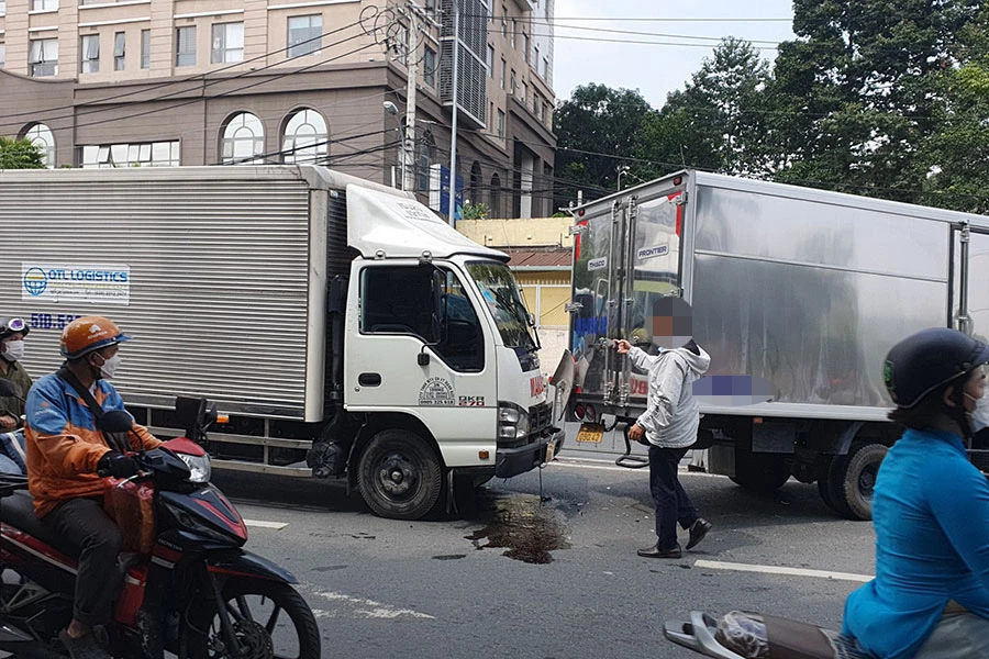 Nghị quyết nêu ví dụ cụ thể về trách nhiệm bồi thường khi hai xe va chạm nhau nhưng chuyên gia cho rằng ví dụ này có thể làm phát sinh bất cập. Ảnh: NGUYỄN YÊN