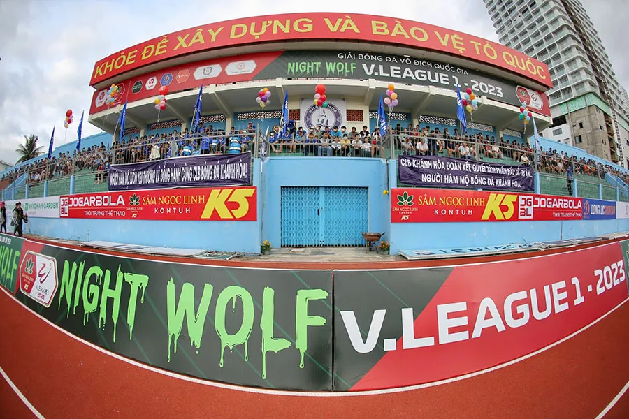 Trận đấu thuộc vòng 1 Night Wolf V-League 2023 giữa chủ nhà Khánh Hòa và Thanh Hóa vào hôm qua (3-2) với nhà tài trợ chính là Công ty cổ phần Sâm Ngọc Linh Kon Tum. Ảnh: ANH PHƯƠNG Trận đấu thuộc vòng 1 Night Wolf V-League 2023 giữa chủ nhà Khánh Hòa và Thanh Hóa vào hôm qua (3-2) với nhà tài trợ chính là Công ty cổ phần Sâm Ngọc Linh Kon Tum. Ảnh: ANH PHƯƠNG