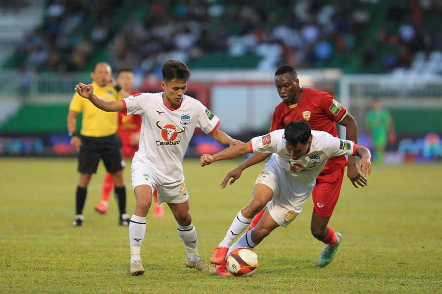 Các cầu thủ trẻ HA Gia Lai đang khao khát có một trận thắng. Ảnh: ANH PHƯƠNG