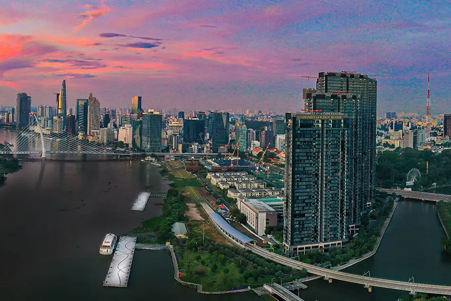 Có nhiều quan điểm khác nhau về việc buộc một số giao dịch bất động sản phải qua sàn. Ảnh: HÀ THANH