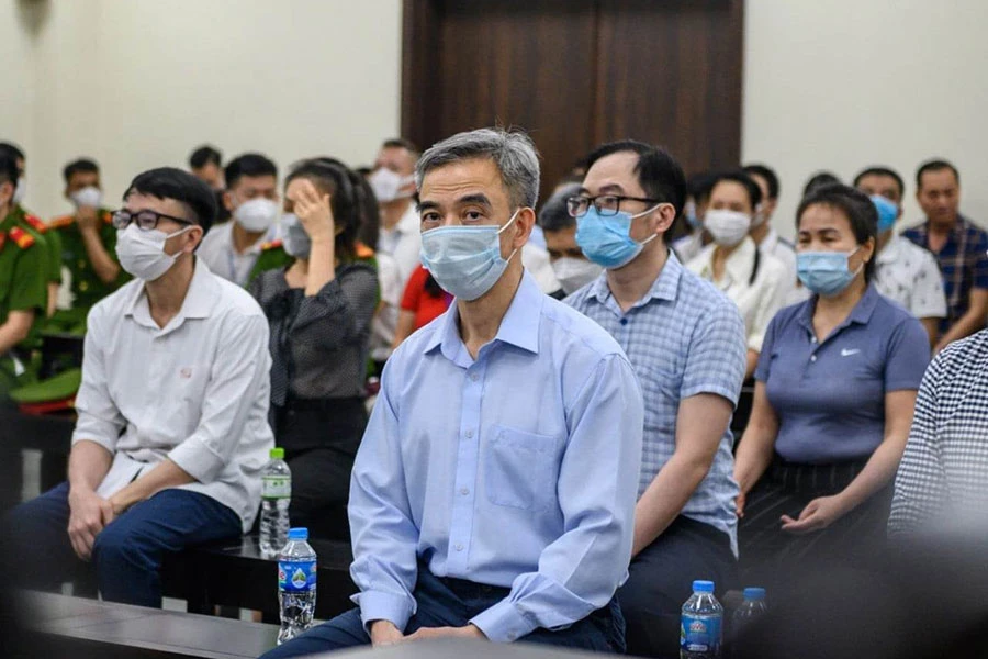 Ông Nguyễn Quang Tuấn (cựu giám đốc BV Tim Hà Nội) bị phạt ba năm tù. Ảnh: CTV