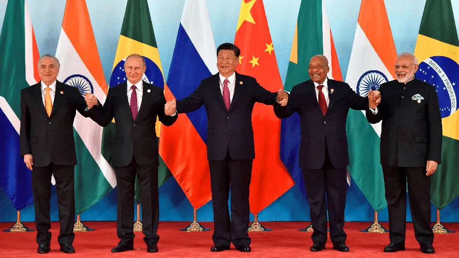 Lãnh đạo các nước thành viên nhóm BRICS tại hội nghị thượng đỉnh tháng 9-2017 ở TP Hạ Môn (Trung Quốc). Ảnh: AP Lãnh đạo các nước thành viên nhóm BRICS tại hội nghị thượng đỉnh tháng 9-2017 ở TP Hạ Môn (Trung Quốc). Ảnh: AP
