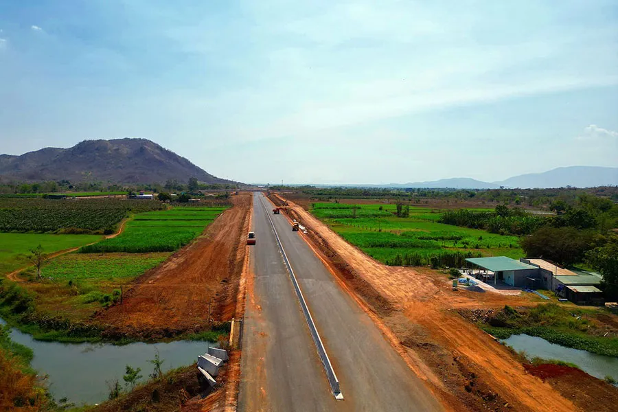 Cao tốc Phan Thiết - Vĩnh Hảo, một trong những đoạn cao tốc được Bộ GTVT đề xuất thí điểm thu phí. Ảnh: PHƯƠNG NAM Cao tốc Phan Thiết - Vĩnh Hảo, một trong những đoạn cao tốc được Bộ GTVT đề xuất thí điểm thu phí. Ảnh: PHƯƠNG NAM