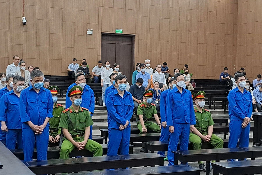 Các bị cáo tại tòa. Ảnh: BT