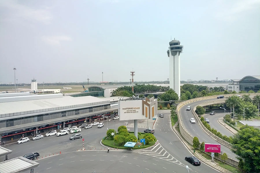 Sắp tới, Sở GTVT sẽ tập trung chấn chỉnh hành vi gian lận giá cước đối với tài xế taxi tại sân bay Tân Sơn Nhất. Ảnh: AN NHIÊN