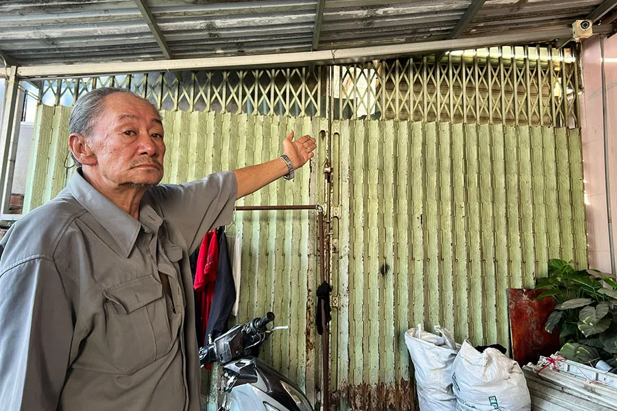 Ông Nguyễn Ngọc Đồng dành hơn 20 năm để giành lại lối đi chung nhưng thắng kiện xong mãi vẫn chưa được thi hành án. Ảnh: HỮU ĐĂNG Ông Nguyễn Ngọc Đồng dành hơn 20 năm để giành lại lối đi chung nhưng thắng kiện xong mãi vẫn chưa được thi hành án. Ảnh: HỮU ĐĂNG