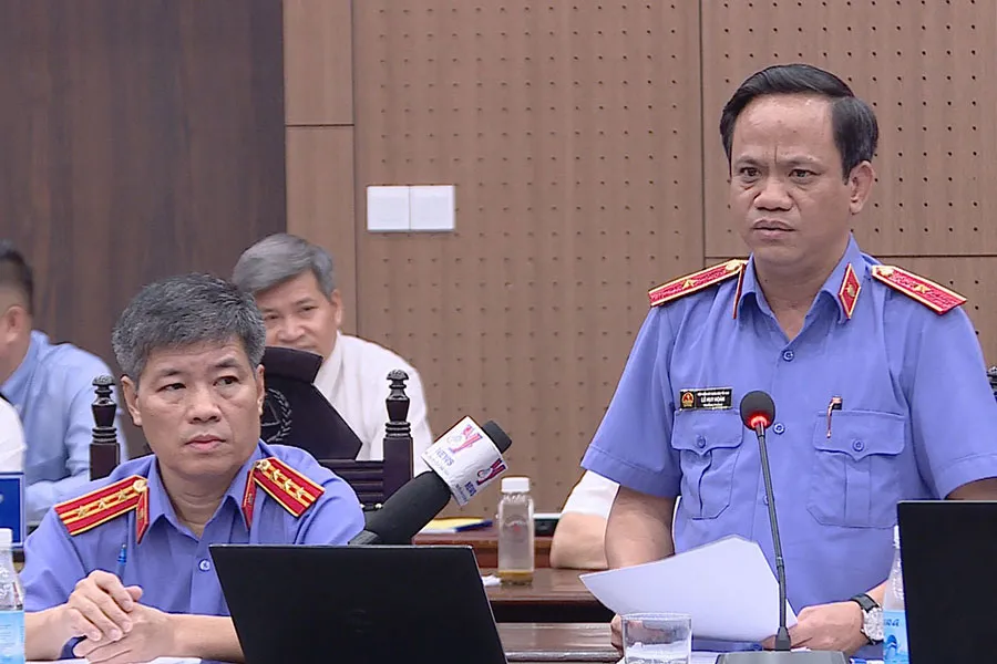 Đại diện VKS tranh luận lại quan điểm bào chữa của luật sư và các bị cáo. Ảnh: CTV Đại diện VKS tranh luận lại quan điểm bào chữa của luật sư và các bị cáo. Ảnh: CTV