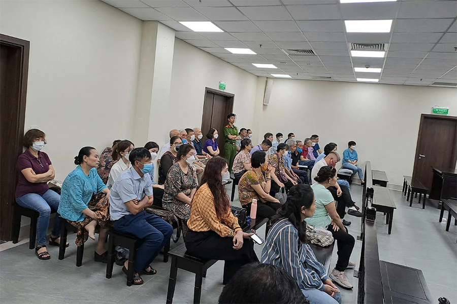 Các bị hại trong vụ án Lê Hồng Bàng lừa đảo chiếm đoạt tài sản. Ảnh: BT