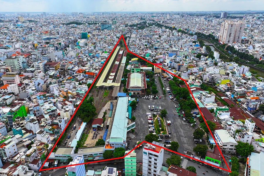 Ga Sài Gòn (đường Trần Văn Đang, quận 3, TP.HCM) nhìn từ trên cao. Ảnh: NGUYỄN TIẾN