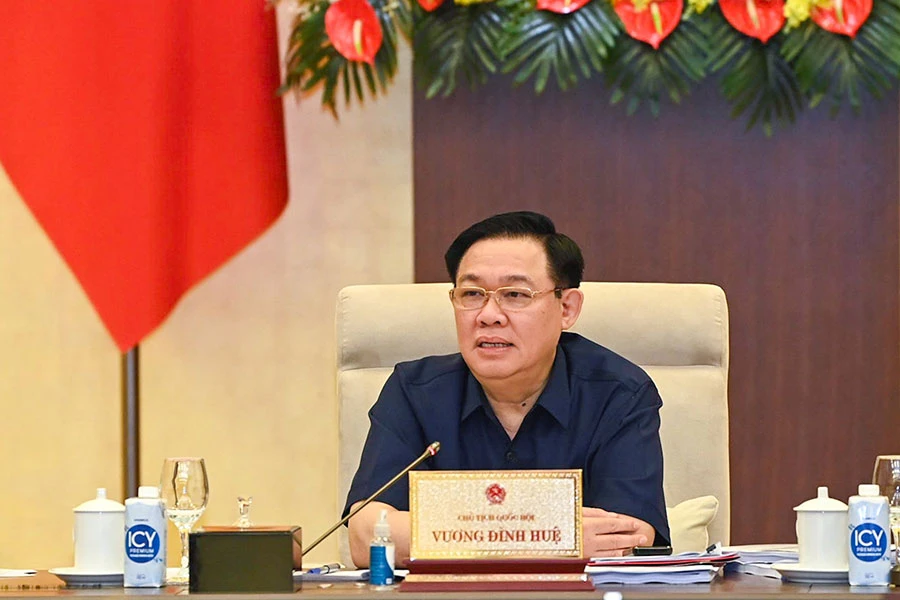 Chủ tịch Quốc hội Vương Đình Huệ phát biểu tại phiên họp. Ảnh: PHẠM THẮNG