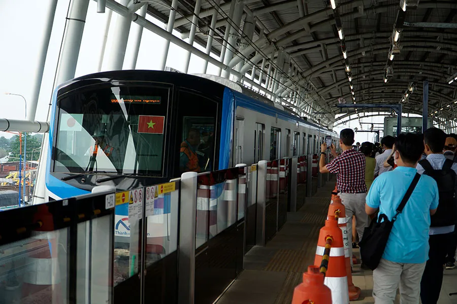 Tàu metro số 1 trong một lần vận hành thử nghiệm đoạn trên cao. Ảnh: ĐÀO TRANG
