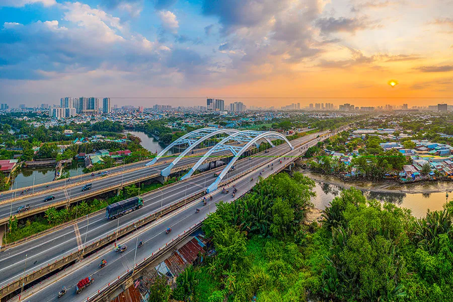 Công trình cầu Xóm Củi của huyện Bình Chánh. Ảnh: NGUYỄN SINH THÀNH p9-bai-binhchanh.jpg