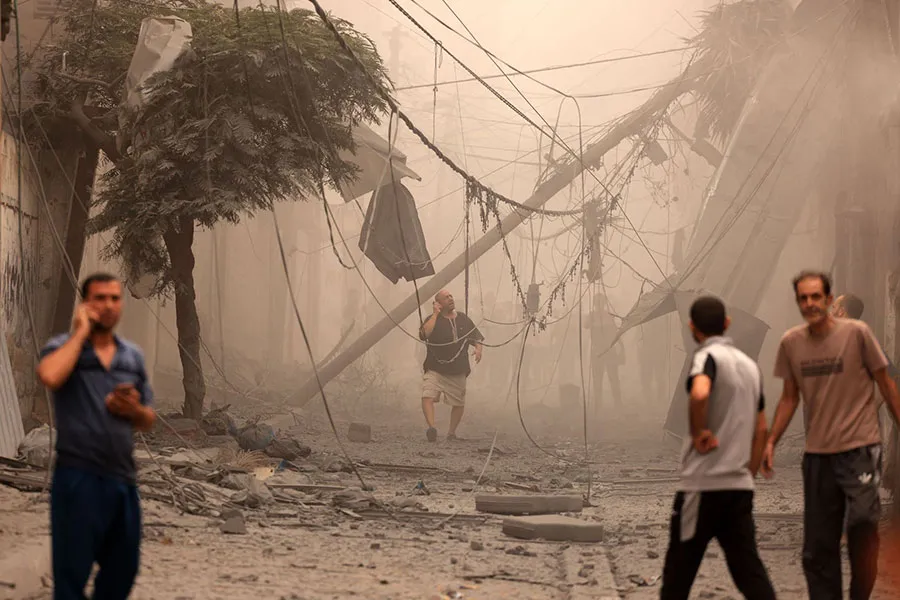 Một khu phố bị thiệt hại nặng nề do các cuộc không kích của Israel vào Dải Gaza sáng 9-10. Ảnh: AFP Anh-bai-chinh-P16-dang-10-10-2023.jpg