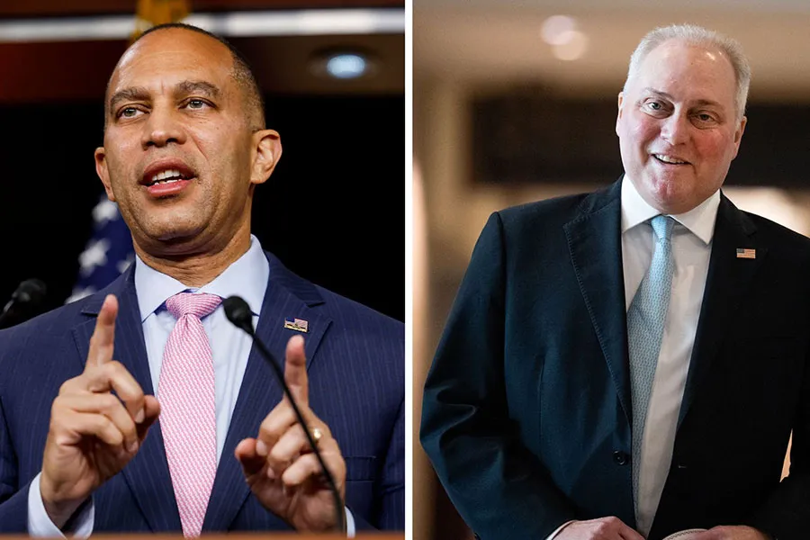 Ông Hakeem Jeffries, lãnh đạo phe Dân chủ tại Hạ viện (trái) và ông Steve Scalise, lãnh đạo phe Cộng hòa tại Hạ viện. Ảnh: GETTY IMAGES anh-bai-chinh-13-10.jpg