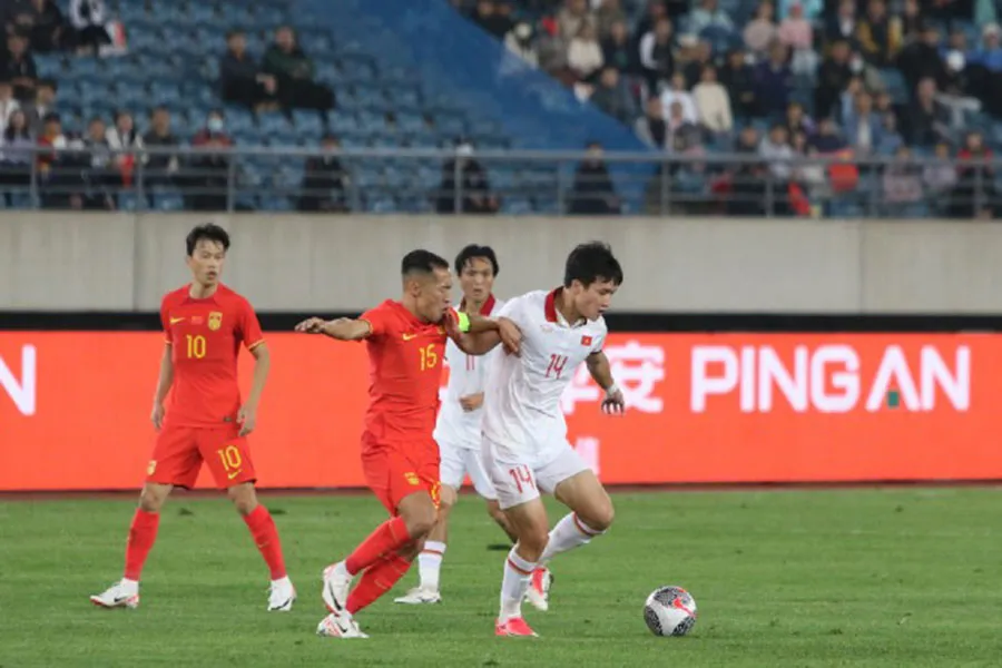 Sau trận thua Trung Quốc và Uzbekistan, HLV Troussier thận trọng hơn với việc chú tâm vào tính kỷ luật nơi hàng phòng ngự để hạn chế bàn thua trước đối thủ mạnh. Ảnh: VFF 2_15_BAICHINH_Giaohuu_Vietnam_HanQuoc_OCT_2023_970.jpg