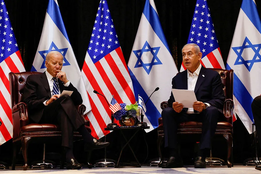 Thủ tướng Israel Benjamin Netanyahu (phải) hội đàm với Tổng thống Mỹ Joe Biden (trái) trong chuyến công du của ông Biden tới Israel ngày 18-10. Ảnh: REUTERS ảnh-p16-26-10.jpg