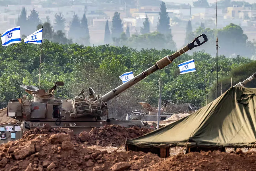 Lựu pháo của lực lượng Phòng vệ Israel được triển khai tại một vị trí dọc biên giới với Dải Gaza. Ảnh: AFP Ảnh-chân-trang-28-10.jpg