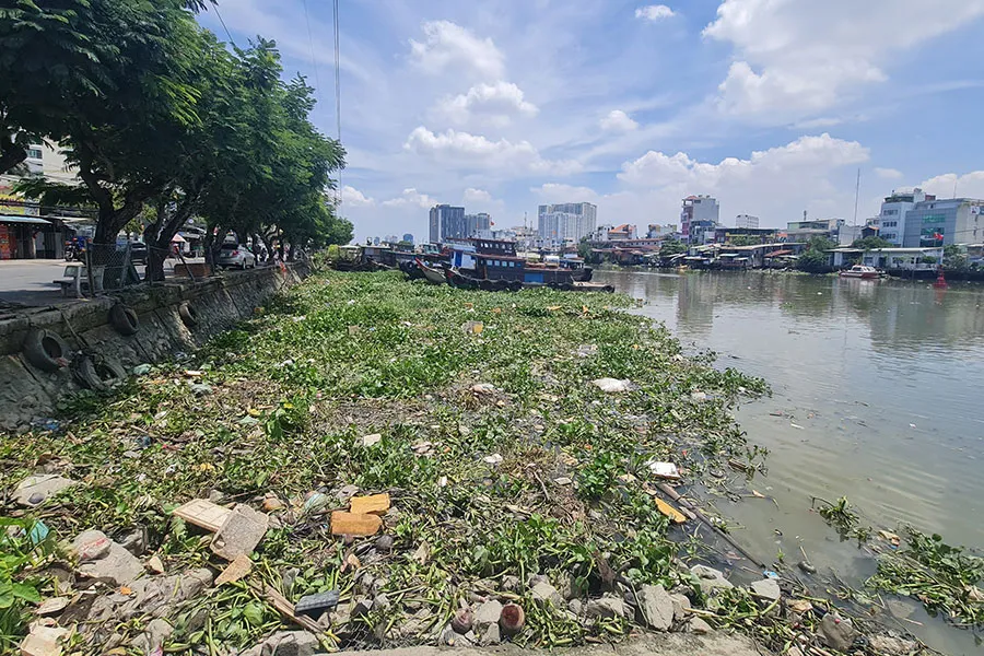 Kênh Đôi, quận 8, một trong những dự án có quy mô lớn với hơn 5.000 trường hợp bị ảnh hưởng. Ảnh: N.CHÂU P8_hinhBOX.jpg