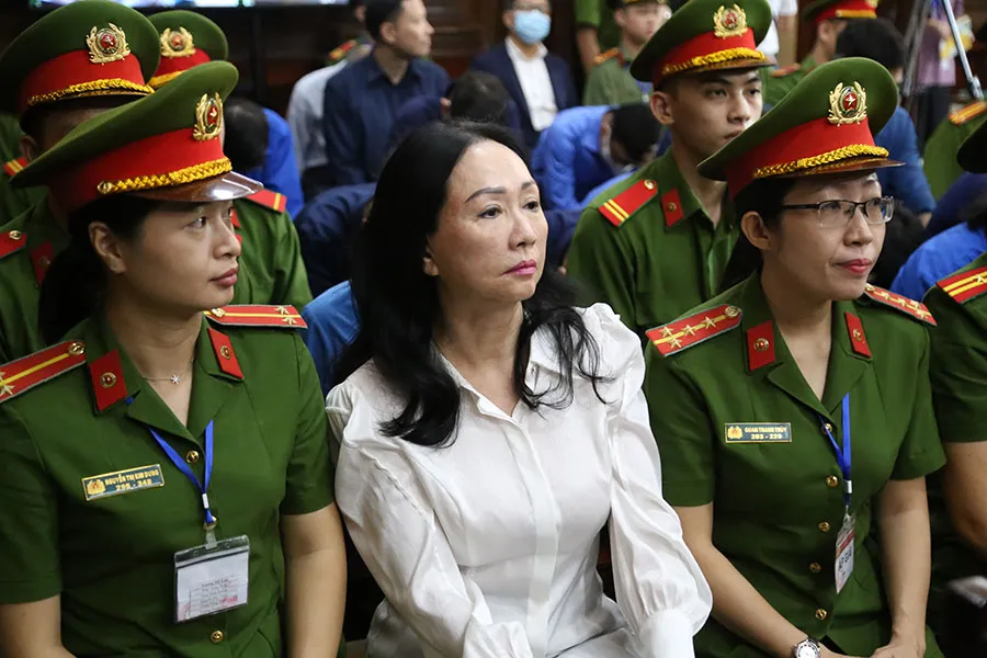 Phiên tòa sơ thẩm của TAND TP.HCM, xét xử sai phạm xảy ra tại Tập đoàn Vạn Thịnh Phát, Ngân hàng Thương mại Sài Gòn (SCB) và các đơn vị liên quan hồi tháng 4-2024. Ảnh: HOÀNG GIANG p3--vạn-thịnh-phát.jpg
