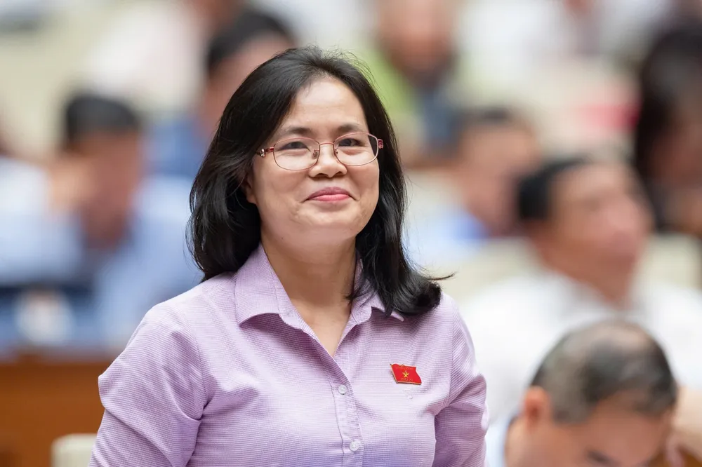 p2-3_anh kem mau ba Hong Hanh_binh ngo.jpg