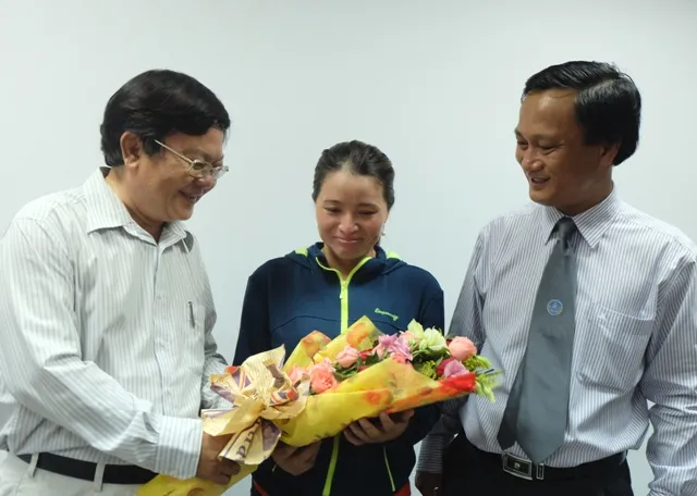 Giao lưu với chị Hồng ve chai: 'Có tiền tôi cũng không đổi nghề' ảnh 57 Giao lưu với chị Hồng ve chai: 'Có tiền tôi cũng không đổi nghề' ảnh 57