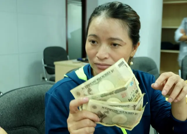 Giao lưu với chị Hồng ve chai: 'Có tiền tôi cũng không đổi nghề' ảnh 16 Giao lưu với chị Hồng ve chai: 'Có tiền tôi cũng không đổi nghề' ảnh 16