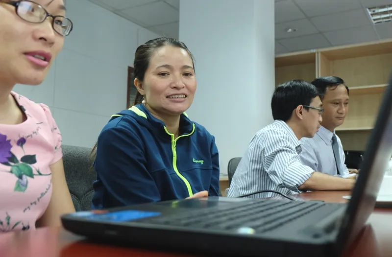 Giao lưu với chị Hồng ve chai: 'Có tiền tôi cũng không đổi nghề' ảnh 32 Giao lưu với chị Hồng ve chai: 'Có tiền tôi cũng không đổi nghề' ảnh 32