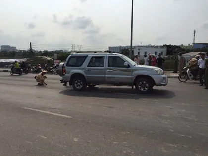 Hơn 30 mô tô cảnh sát truy đuổi 'xe điên' náo loạn sài Gòn ảnh 2 Hơn 30 mô tô cảnh sát truy đuổi 'xe điên' náo loạn sài Gòn ảnh 2