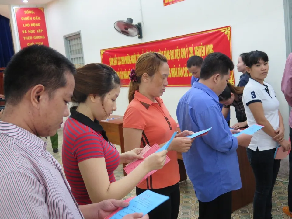 Lần đầu tiên 2.000 can phạm trại Chí Hòa xúc động đi bầu cử ảnh 5 Lần đầu tiên 2.000 can phạm trại Chí Hòa xúc động đi bầu cử ảnh 5