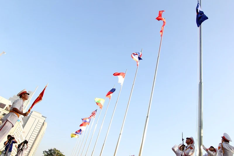 TP.HCM: Lễ Thượng cờ ASEAN nhân dịp thành lập Cộng đồng ASEAN ảnh 4