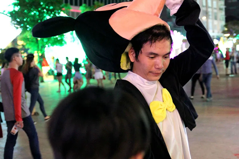 Tôi đã thấy thỏ hồng, vịt vàng, khỉ nâu trên phố Nguyễn Huệ ảnh 10 Tôi đã thấy thỏ hồng, vịt vàng, khỉ nâu trên phố Nguyễn Huệ ảnh 10