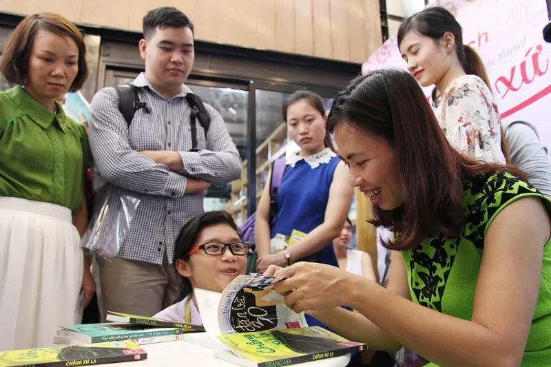 TP.HCM: Đông đảo người dân tham quan đường sách trong ngày khánh thành ảnh 7