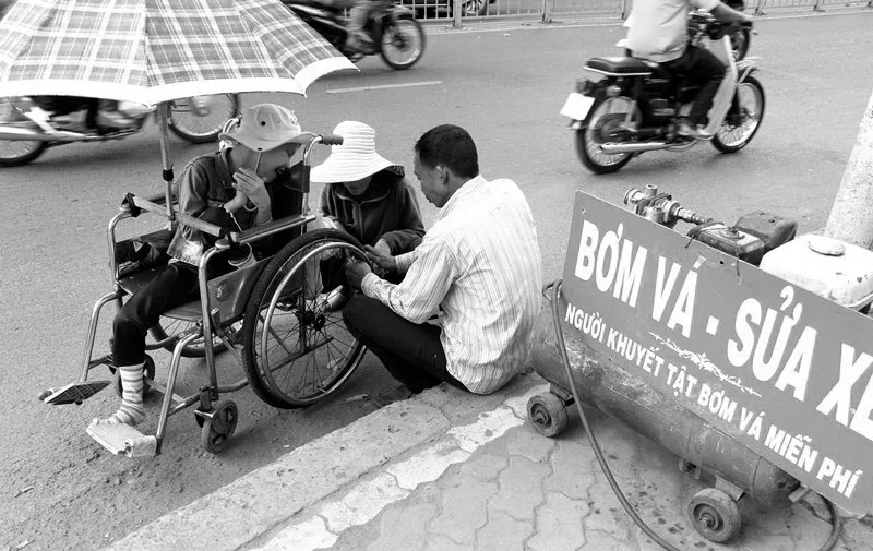 Những người phụ nữ vất vả mưu sinh trong ngày 8-3 ảnh 10