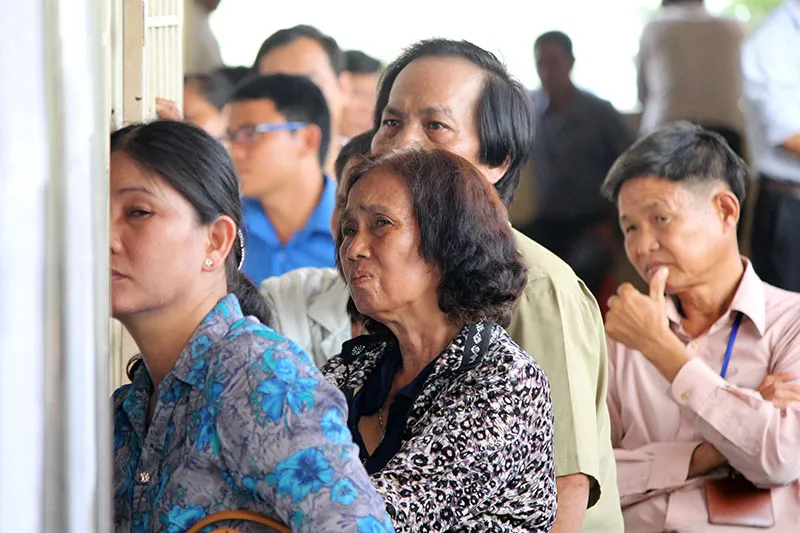 Sức nóng trong cuộc tiếp xúc cử tri của Bí thư Thăng ảnh 9 Sức nóng trong cuộc tiếp xúc cử tri của Bí thư Thăng ảnh 9