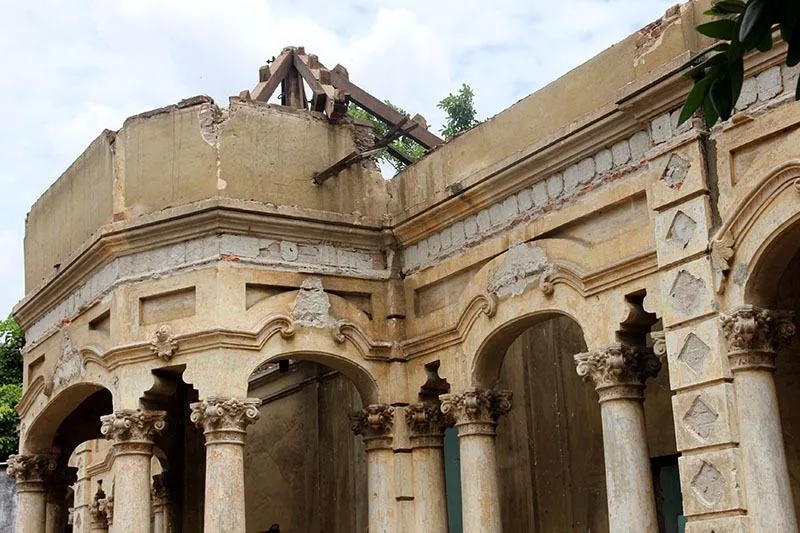 Hiện ngôi biệt thự đang bị đình chỉ tháo dỡ.