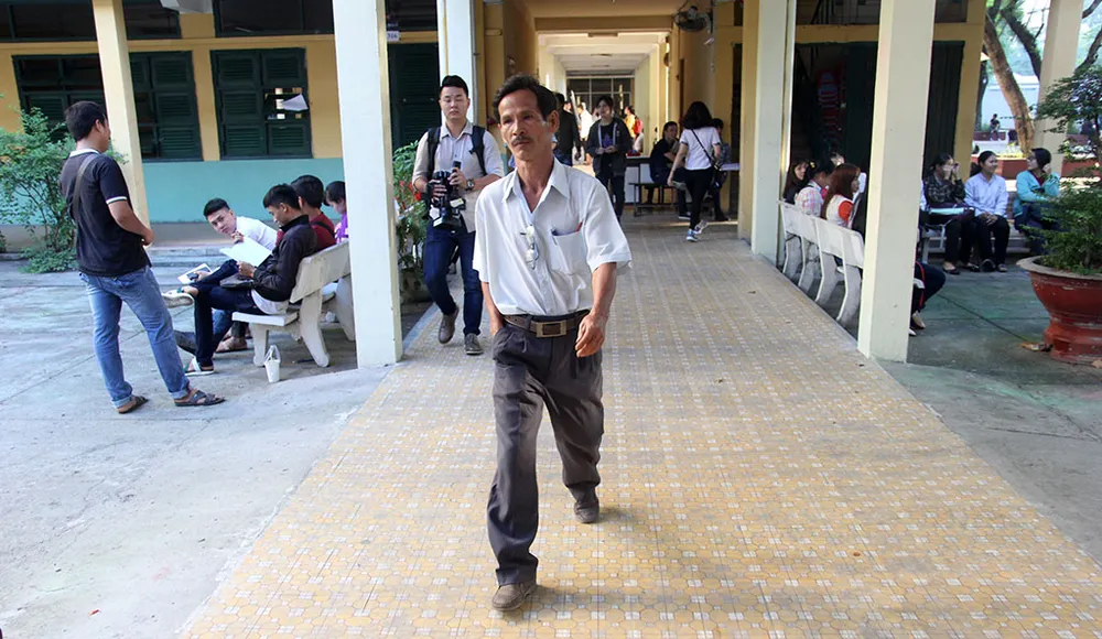 Chùm ảnh: 3 cha con cùng lên đường ứng thí ảnh 11