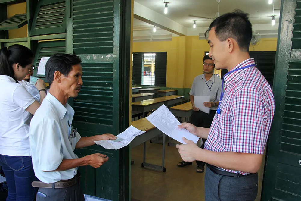 Chùm ảnh: 3 cha con cùng lên đường ứng thí ảnh 13