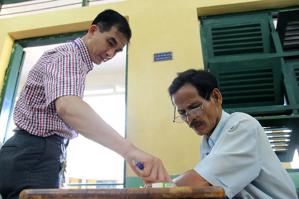 Chùm ảnh: 3 cha con cùng lên đường ứng thí ảnh 16