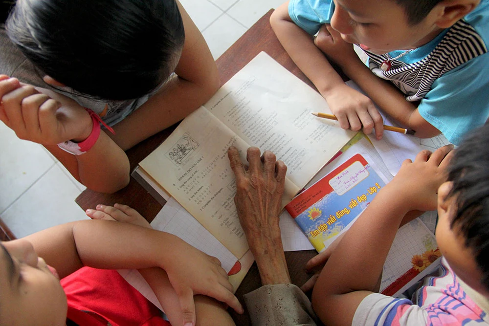 Vợ chồng giáo viên hơn 20 năm dạy miễn phí cho học sinh nghèo ảnh 6