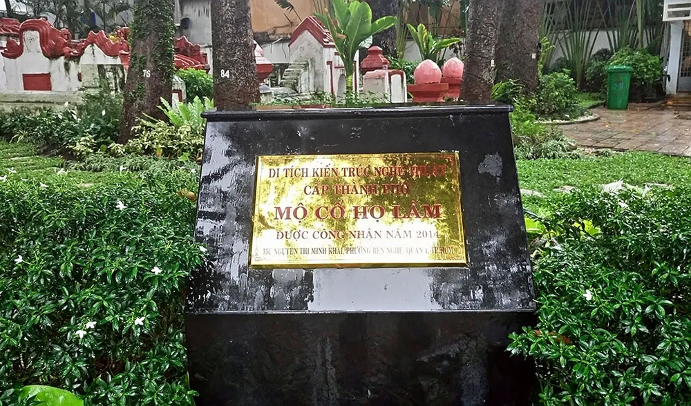 Kỳ bí khu mộ cổ hơn trăm năm trong Công viên Tao Đàn ảnh 13 Kỳ bí khu mộ cổ hơn trăm năm trong Công viên Tao Đàn ảnh 13