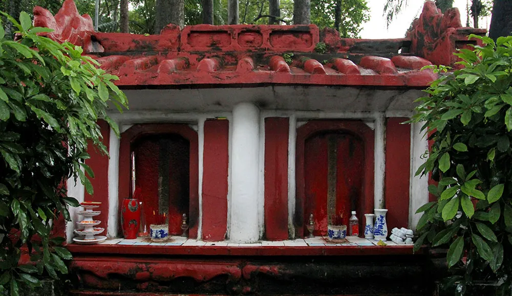 Kỳ bí khu mộ cổ hơn trăm năm trong Công viên Tao Đàn ảnh 6 Kỳ bí khu mộ cổ hơn trăm năm trong Công viên Tao Đàn ảnh 6