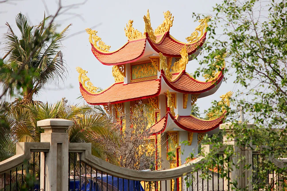 Cổng vào nhà thờ tổ.