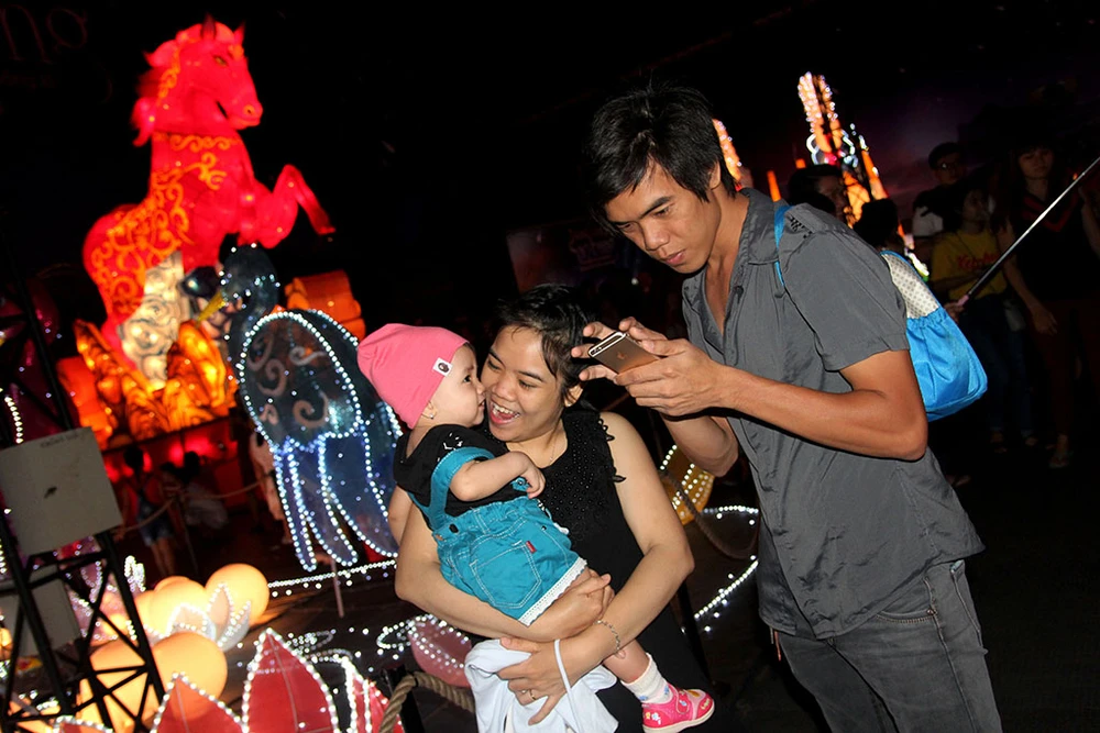 TP.HCM: Gần 20 con vật khổng lồ xuất hiện trong đêm Trung thu ảnh 12