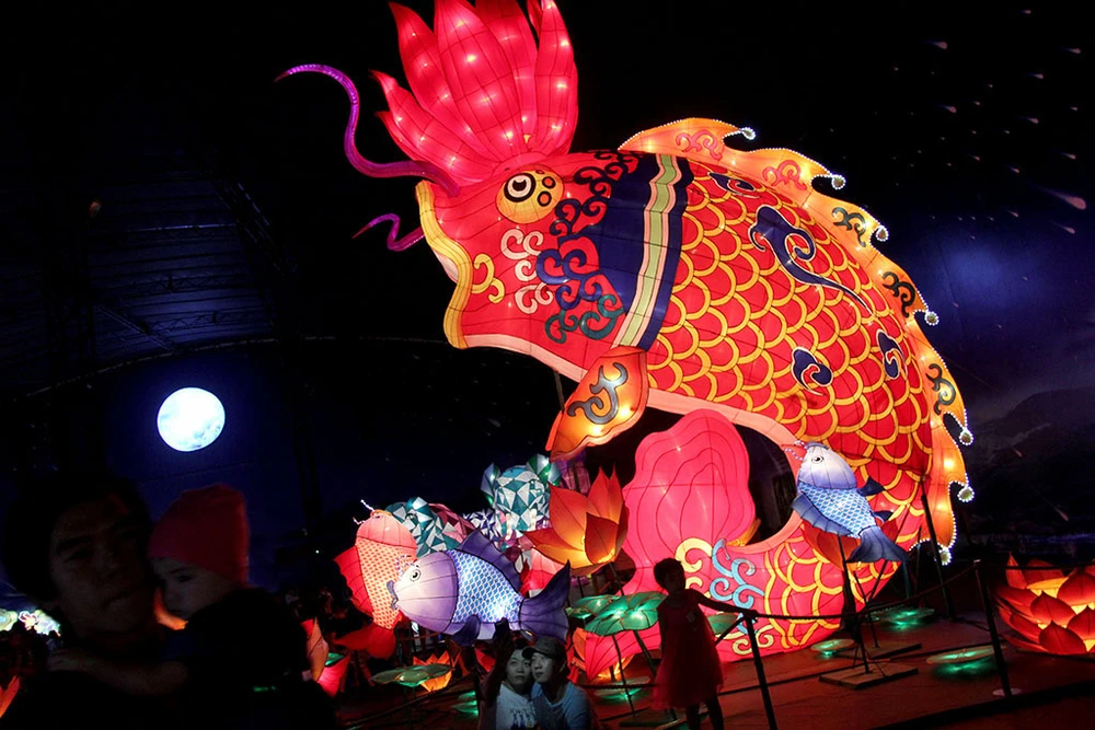 TP.HCM: Gần 20 con vật khổng lồ xuất hiện trong đêm Trung thu ảnh 8