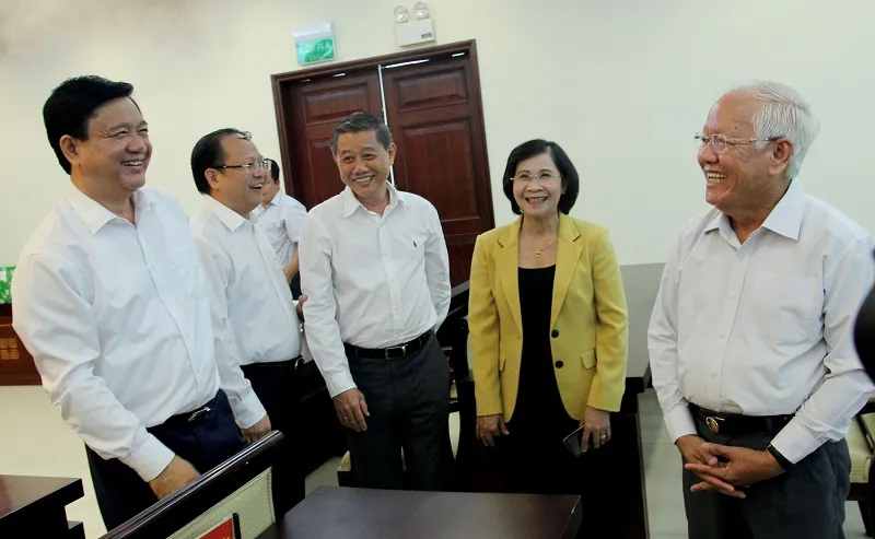 Hai nguyên lãnh đạo TP.HCM chính thức nghỉ hưu ảnh 2 Hai nguyên lãnh đạo TP.HCM chính thức nghỉ hưu ảnh 2