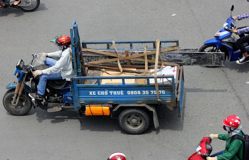 Xe chở tôn nhan nhản mọi nẻo đường ảnh 10 Xe chở tôn nhan nhản mọi nẻo đường ảnh 10
