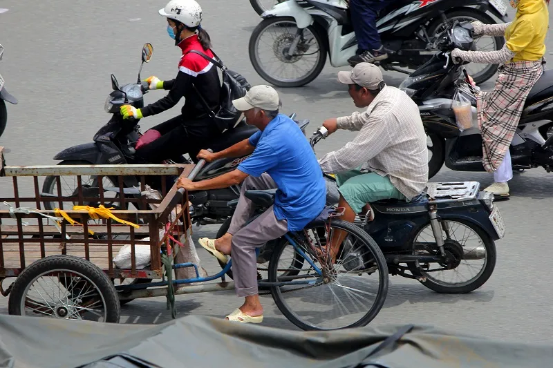 Xe chở tôn nhan nhản mọi nẻo đường ảnh 16 Xe chở tôn nhan nhản mọi nẻo đường ảnh 16