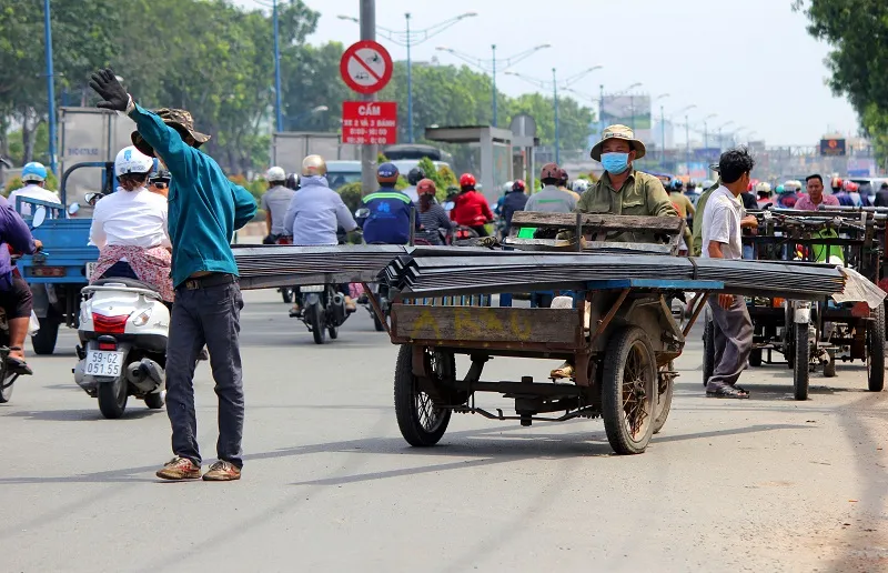 Xe chở tôn nhan nhản mọi nẻo đường ảnh 1 Xe chở tôn nhan nhản mọi nẻo đường ảnh 1