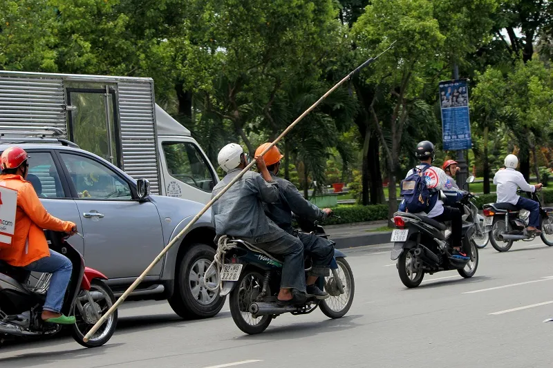 Xe chở tôn nhan nhản mọi nẻo đường ảnh 18 Xe chở tôn nhan nhản mọi nẻo đường ảnh 18