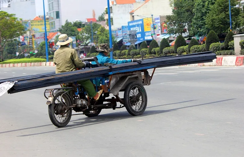 Xe chở tôn nhan nhản mọi nẻo đường ảnh 2 Xe chở tôn nhan nhản mọi nẻo đường ảnh 2